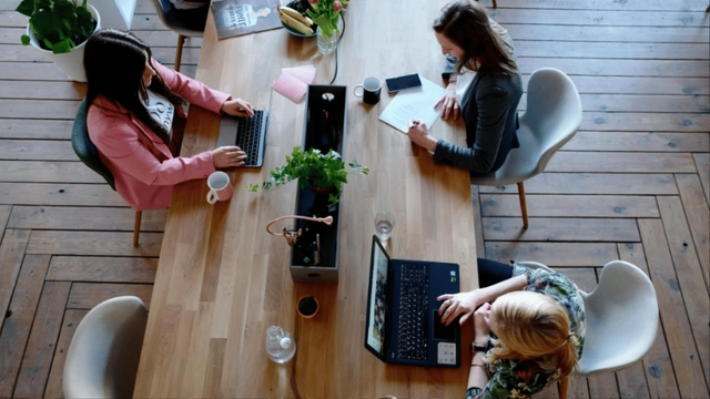 employee-receives-warning-mail-on-excess-use-of-netflix-ajio-and-other-websites-during-work-hours-internet-reacts